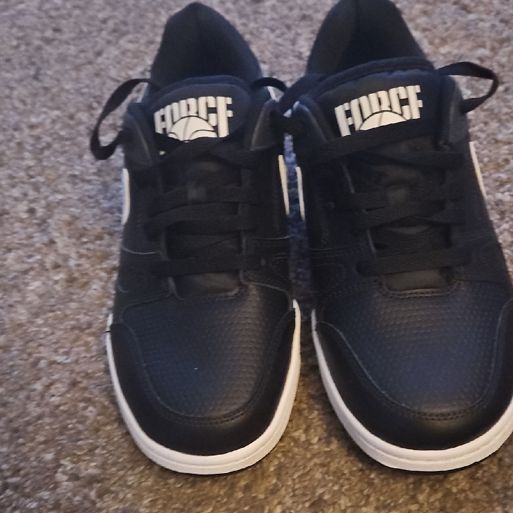 Force1 Men's Black and White Sneakers